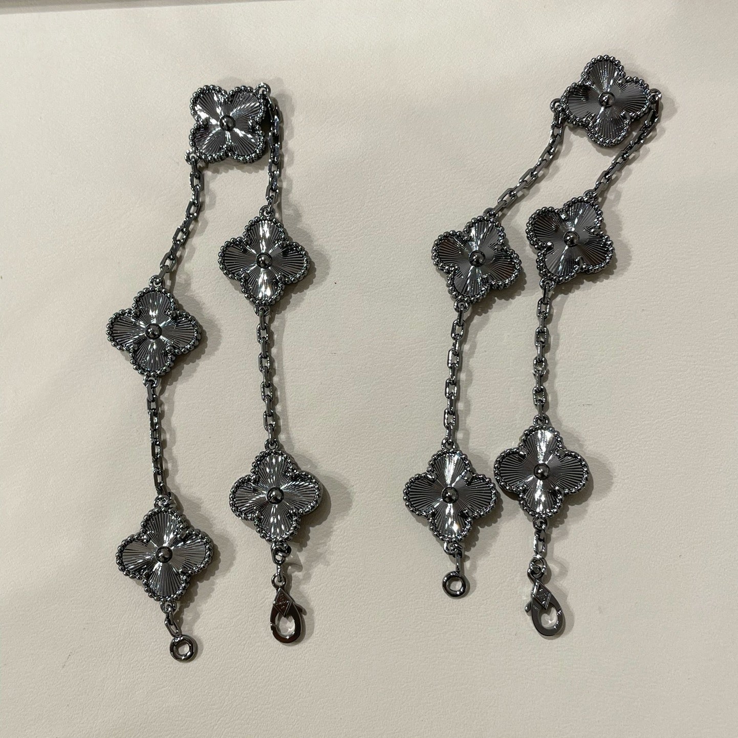 [Camiery]CLOVER 5 MOTIF BLACK BRACELET