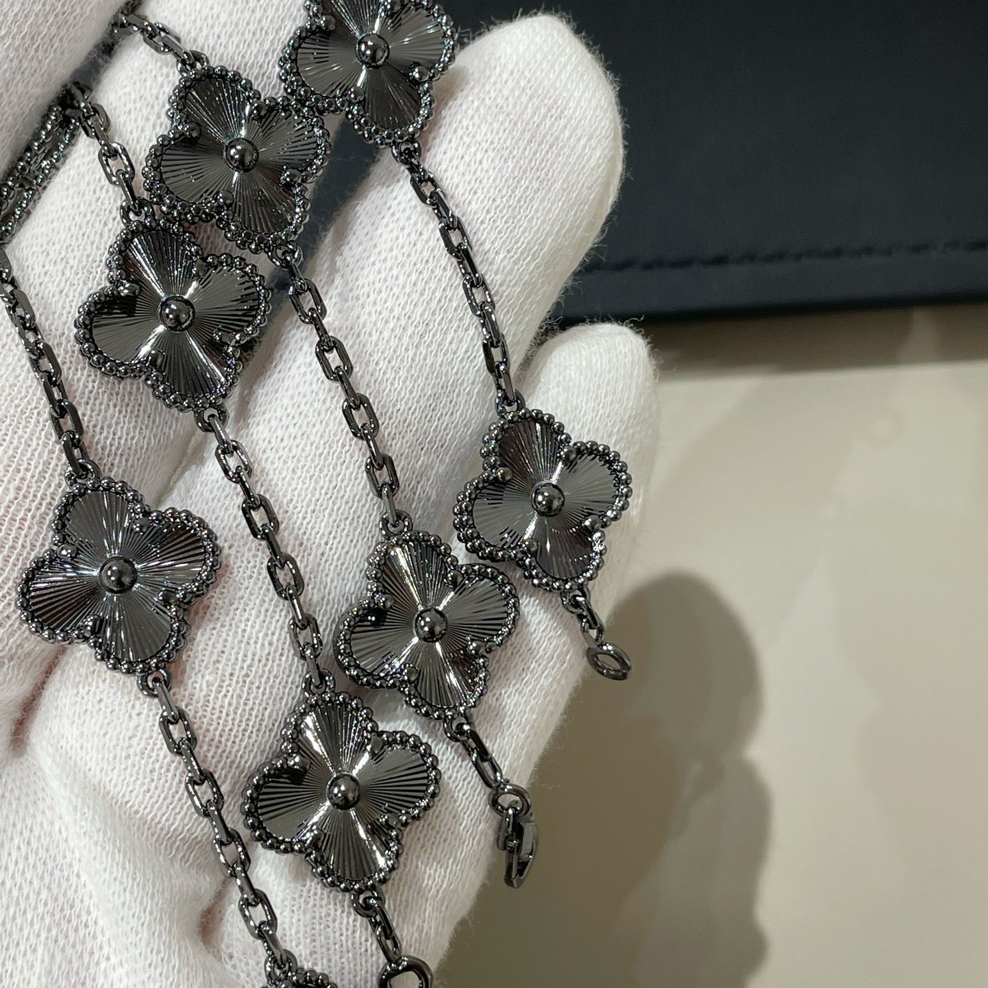 [Camiery]CLOVER 5 MOTIF BLACK BRACELET