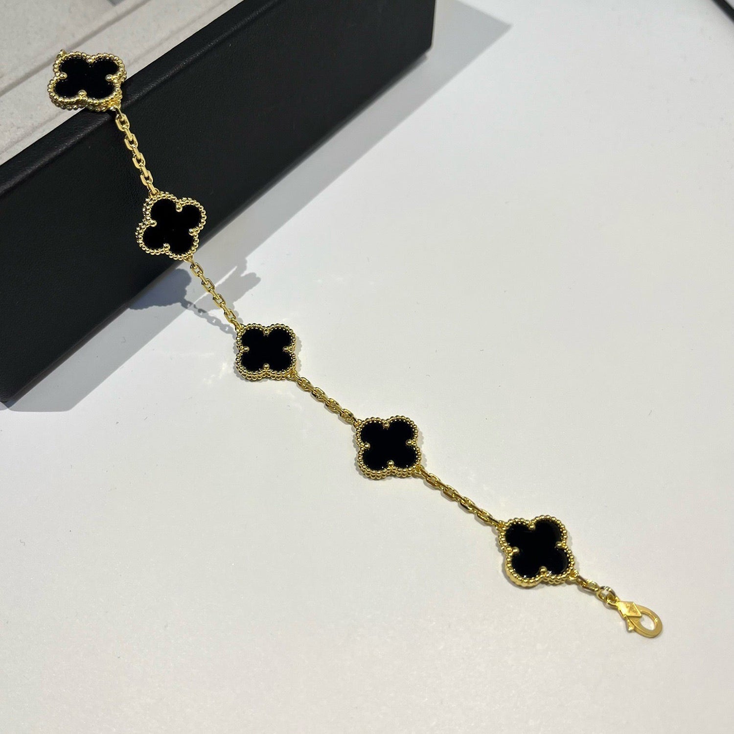 [Camiery] CLOVER 5 MOTIF ONYXS BRACELET COLLECTION