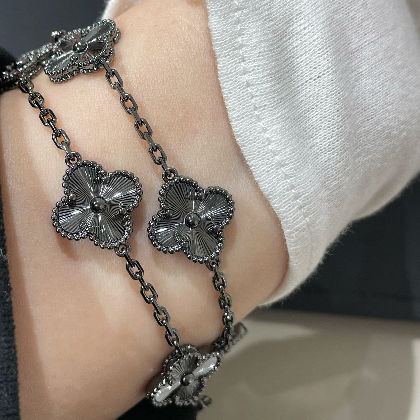 [Camiery]CLOVER 5 MOTIF BLACK BRACELET