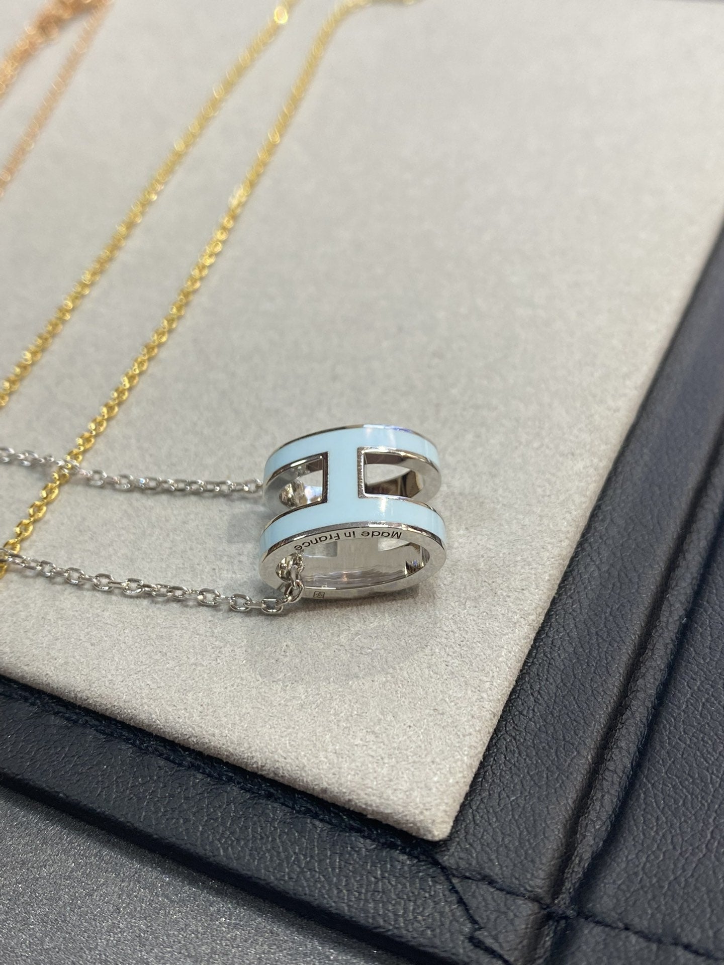 [CLOVER JEWELRY]POP H LIGHT BLUE NECKLACE