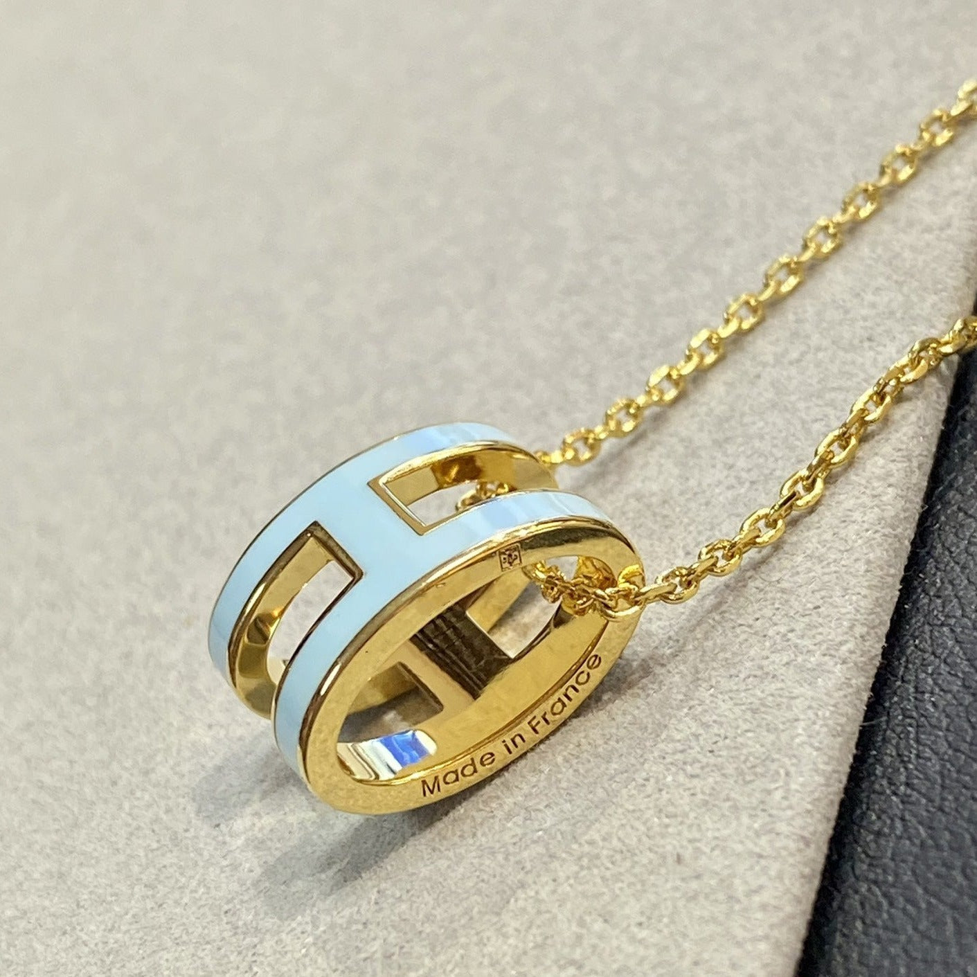 [CLOVER JEWELRY]POP H LIGHT BLUE NECKLACE