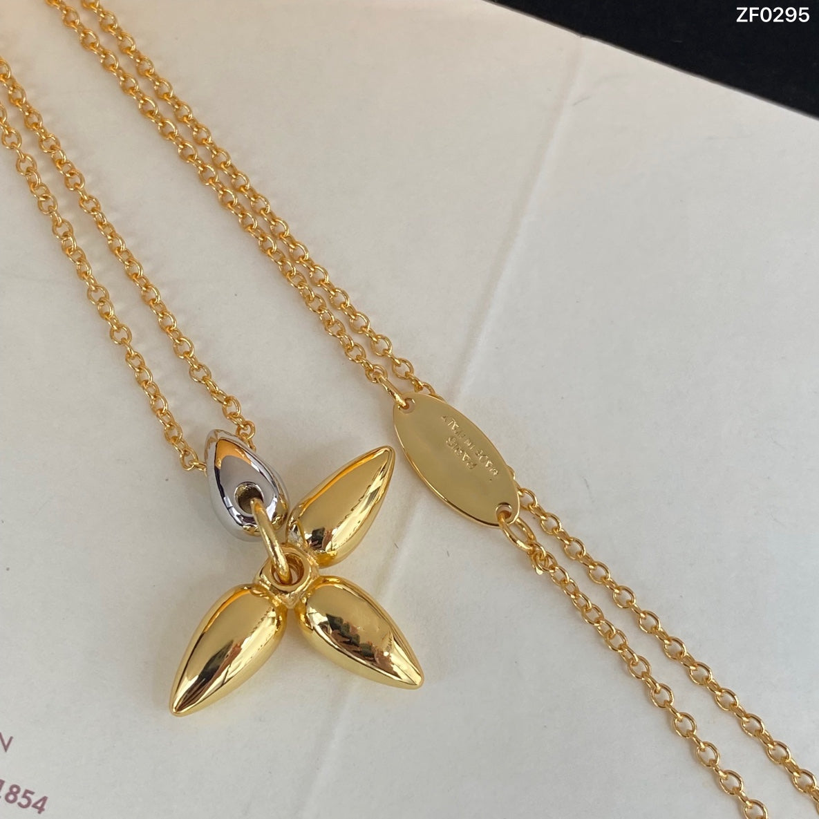 [CLOVER JEWELRY]LOUISETTE PEDANT GOLD NECKLACE