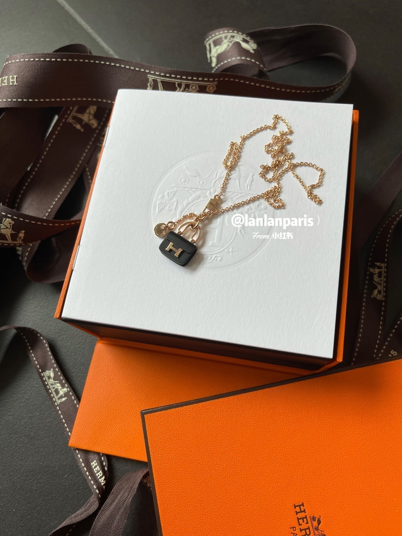 [Camiery]CONSTANCE BLACK PEDANT PINK GOLD NECKLACE