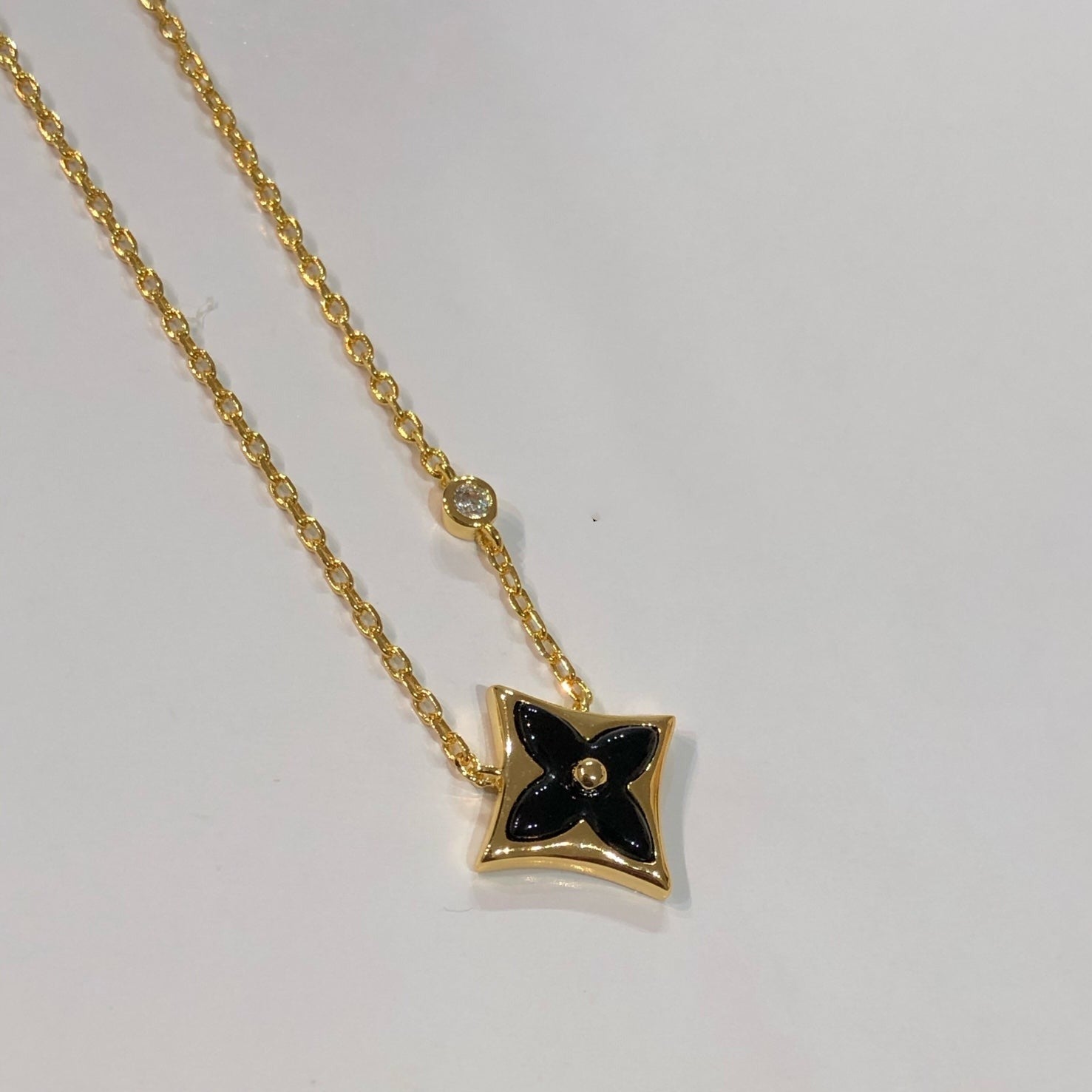 [CLOVER JEWELRY]STAR BLACK MOP NECKLACE