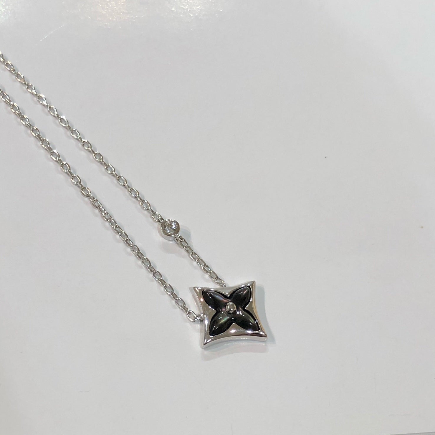 [CLOVER JEWELRY]STAR BLACK MOP NECKLACE