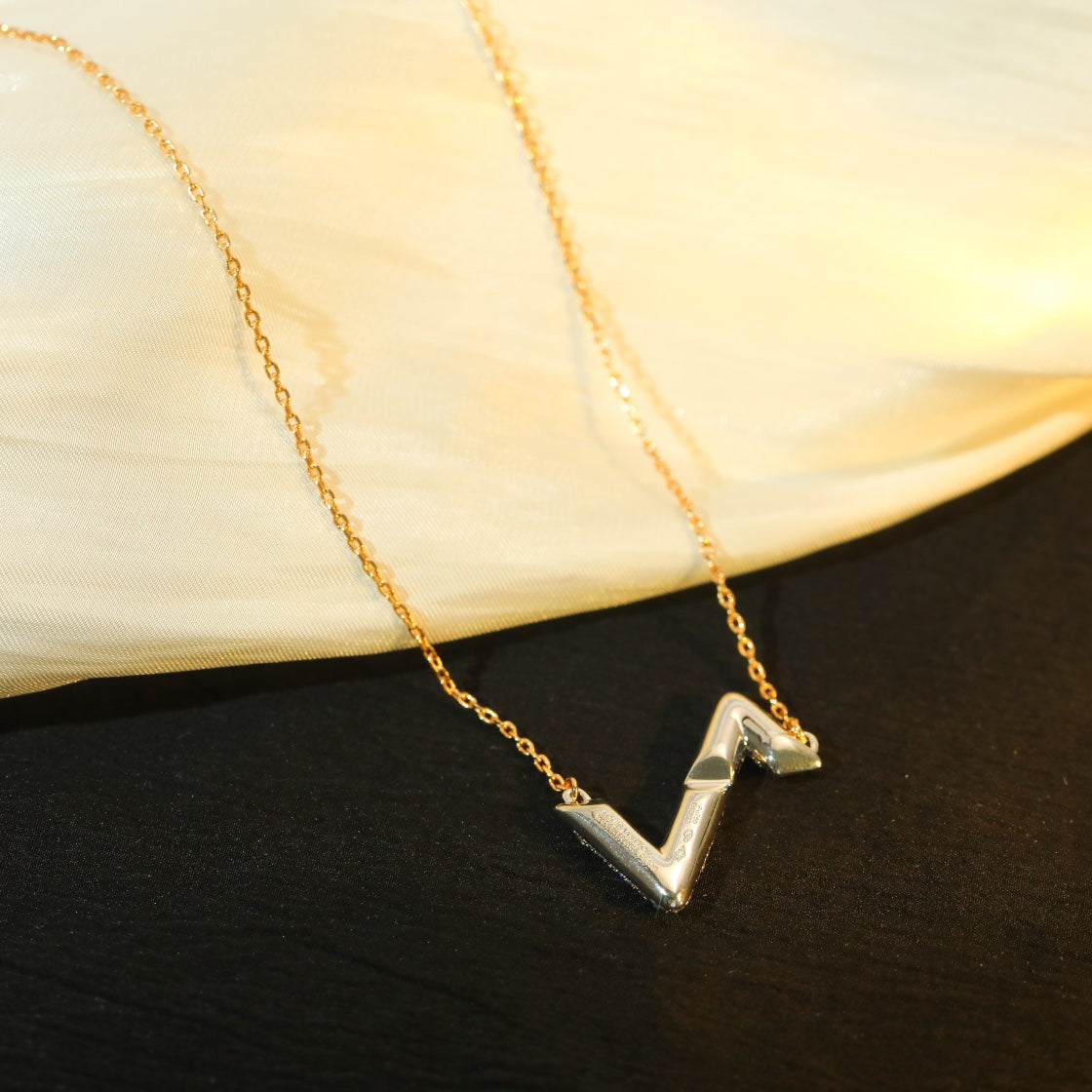 [CLOVER JEWELRY]VOLT SILVER DIAMOND PEDANT NECKLACE