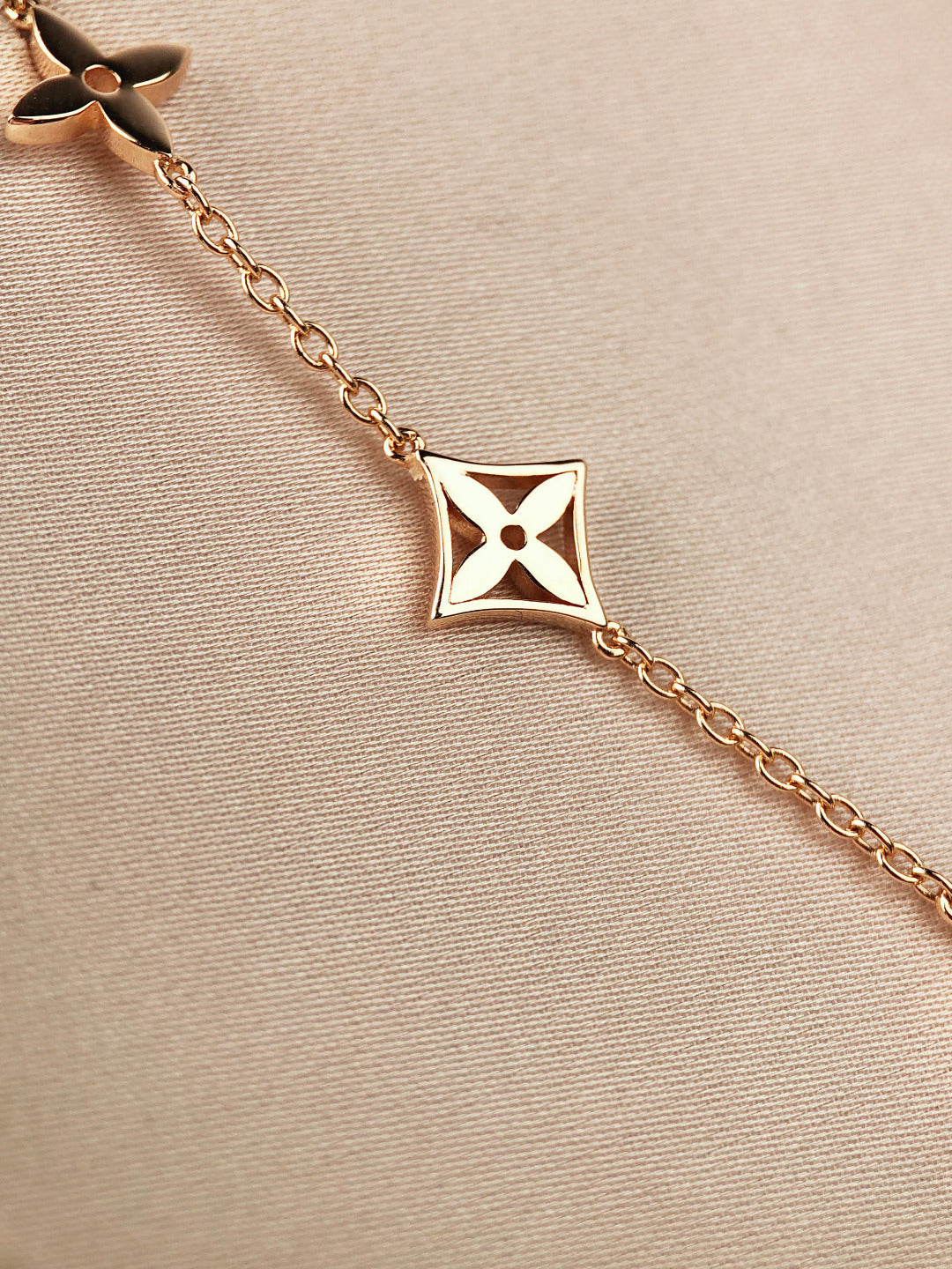 [CLOVER JEWELRY]STAR AND SUN 7 MOTIFS GOLD BRACELET