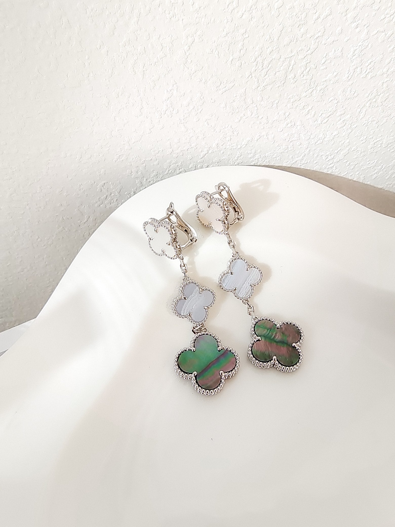 [Camiery]CLOVER 3 MOTIFS CHALCEDONY DARK MOP SILVER EARRINGS