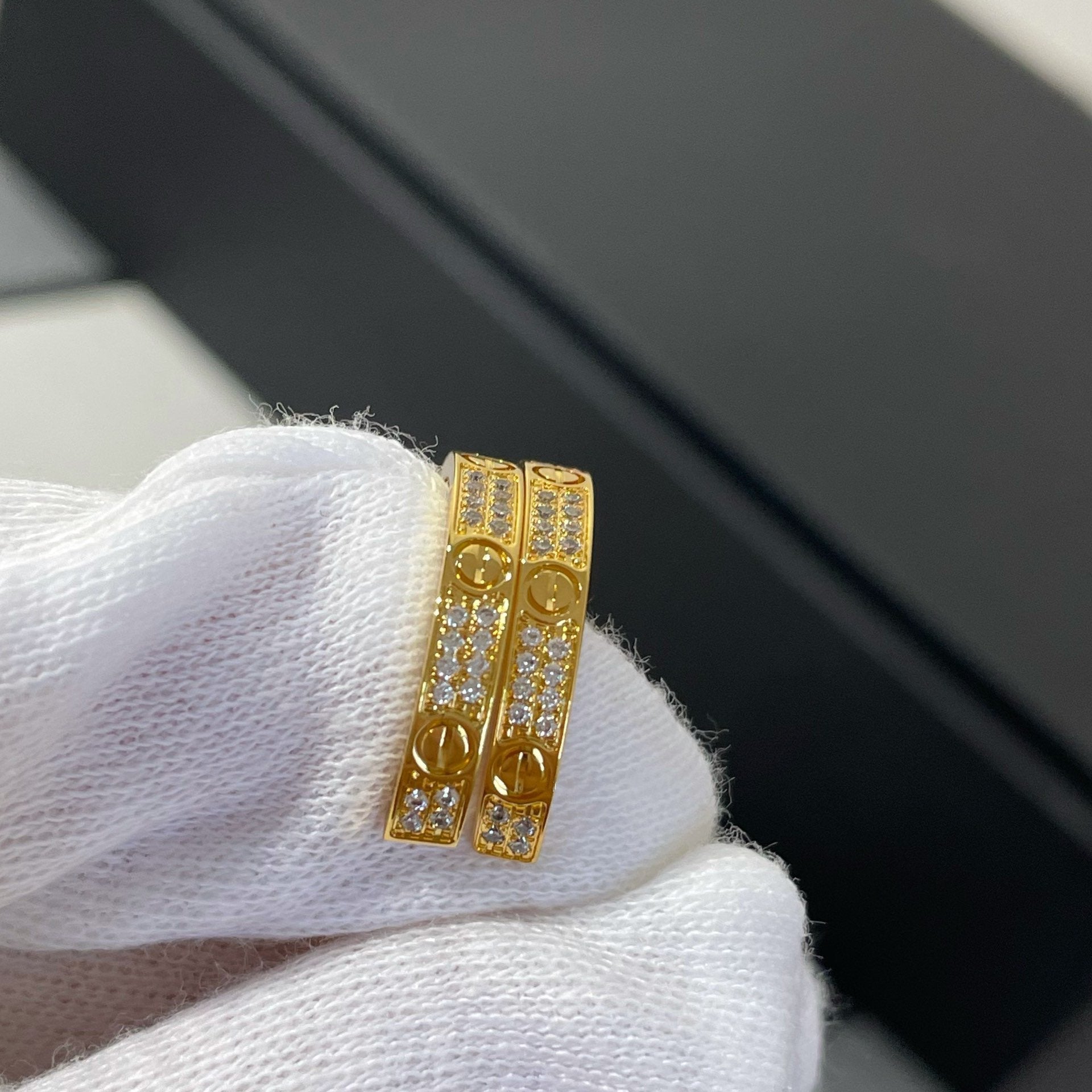 [CLOVER JEWELRY]LOVE DIAMOND GOLD HOOP EARRINGS