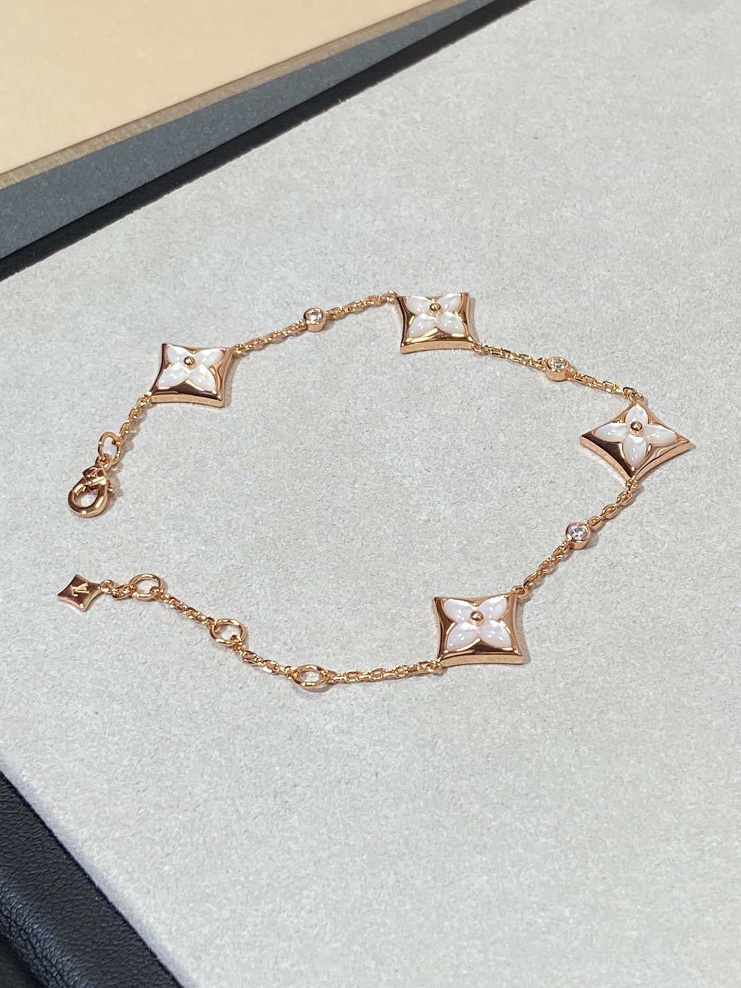 [CLOVER JEWELRY]STAR 4 MOTIF MOP DIAMOND PINK GOLD BRACELET