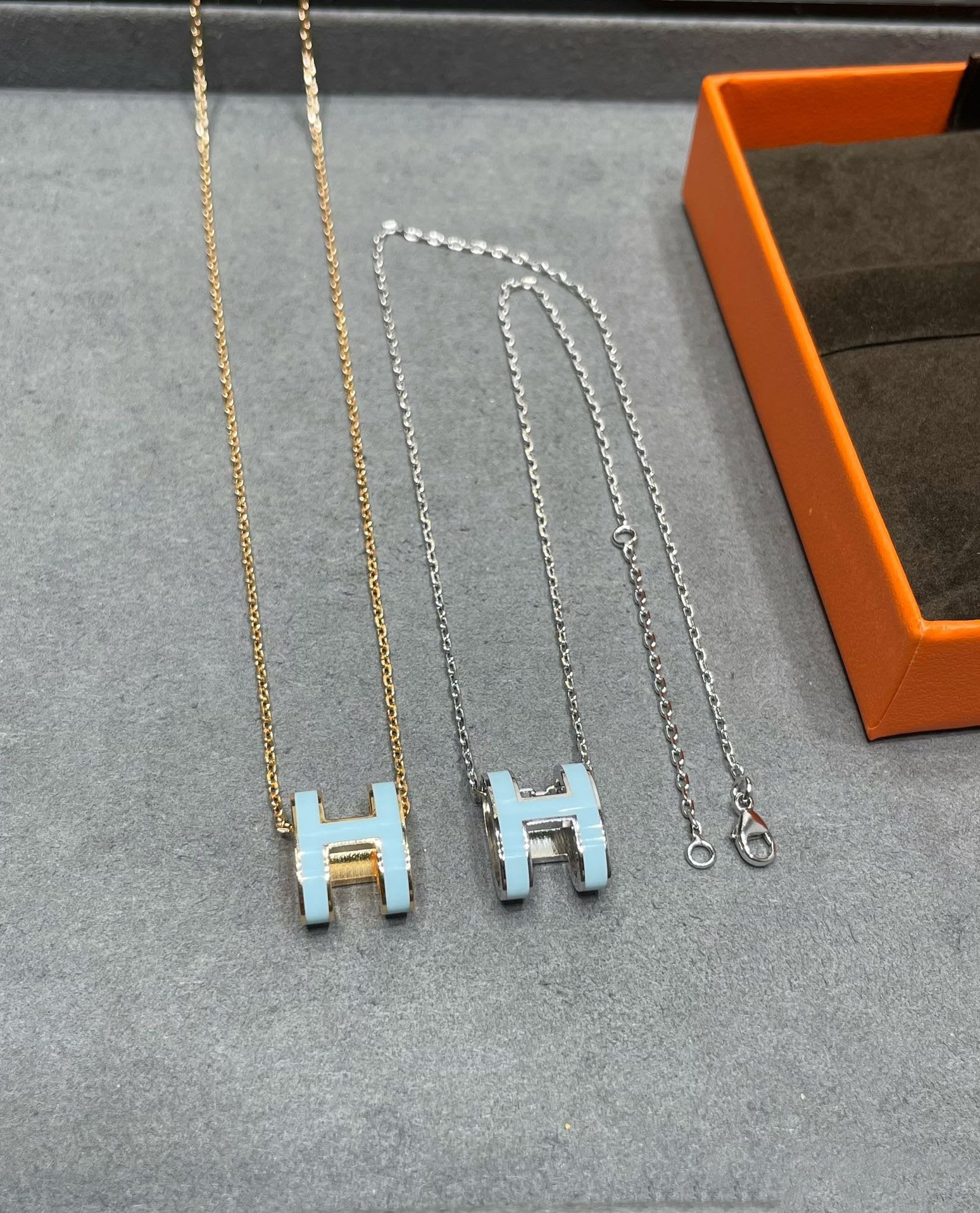 [CLOVER JEWELRY]POP H SKY BLUE NECKLACE