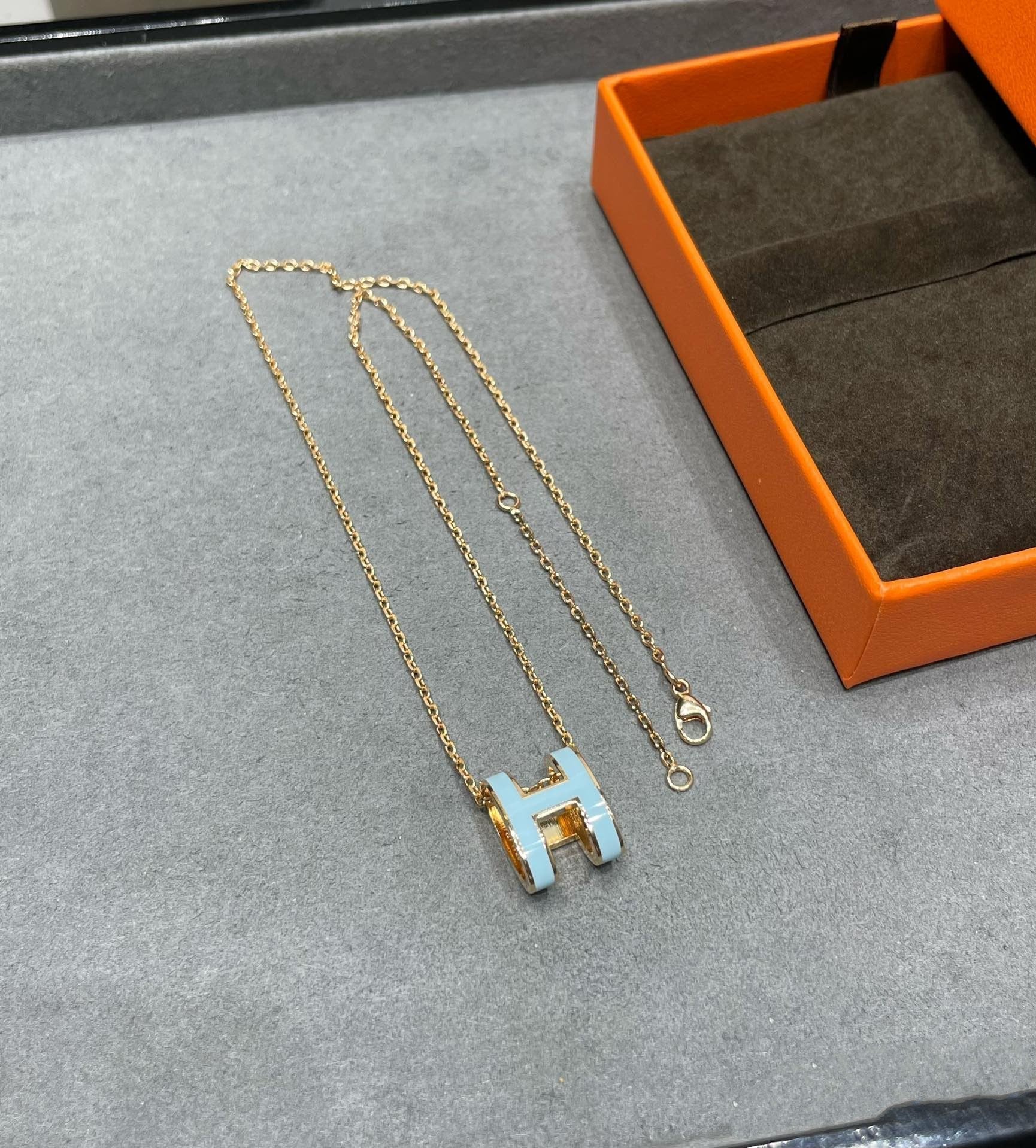 [CLOVER JEWELRY]POP H SKY BLUE NECKLACE