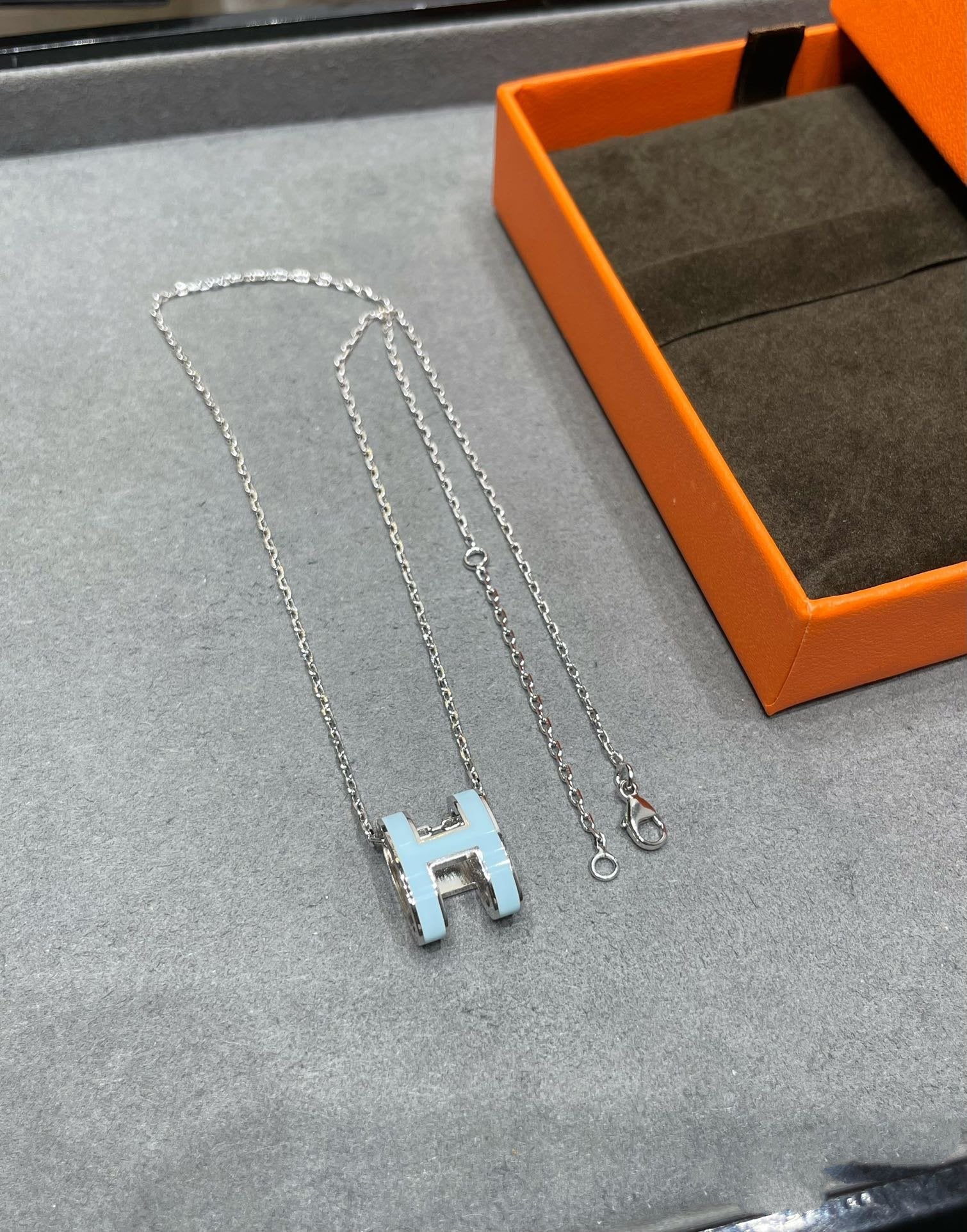 [CLOVER JEWELRY]POP H SKY BLUE NECKLACE