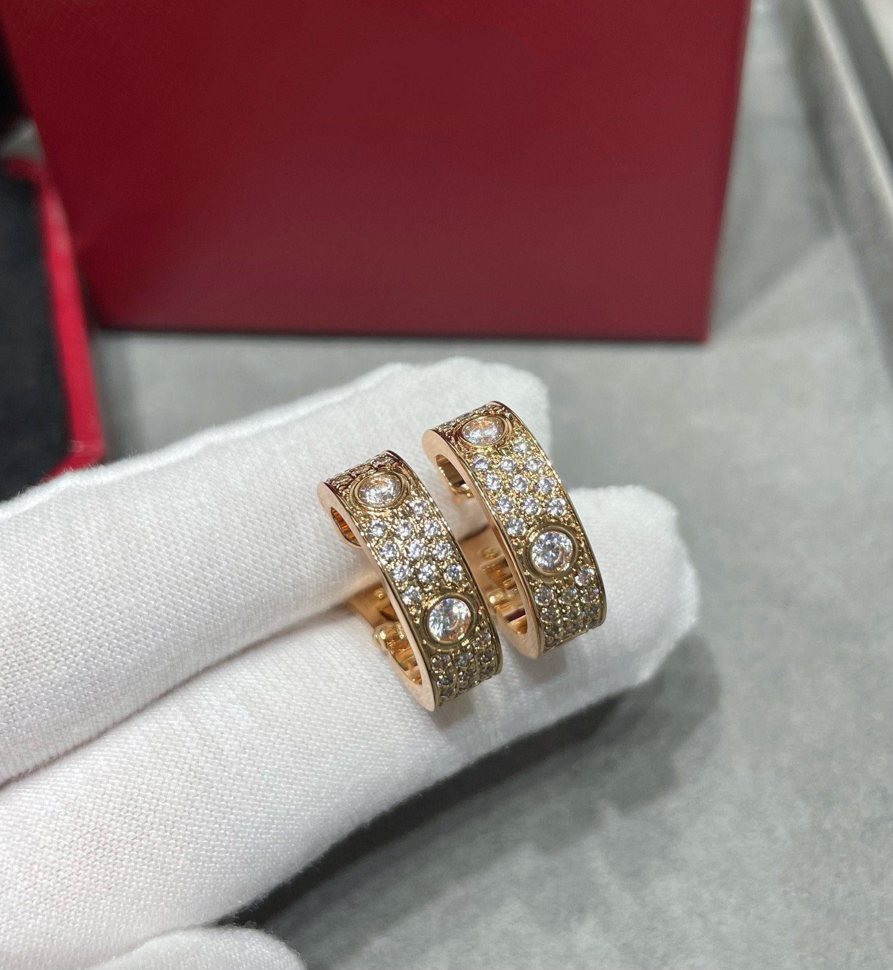 [CLOVER JEWELRY]LOVE 5.5MM DIAMOND PAVED EARRINGS