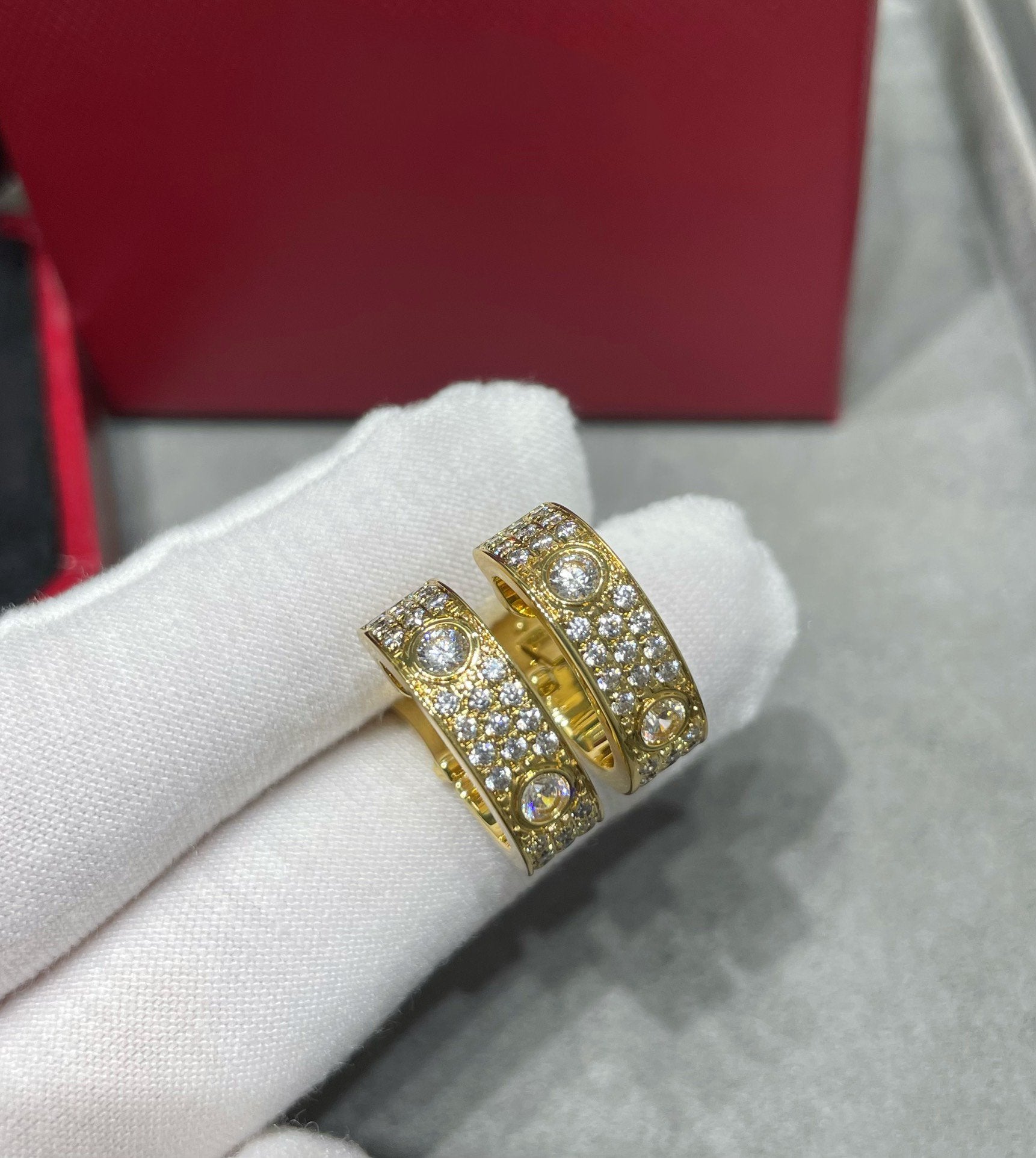 [CLOVER JEWELRY]LOVE 5.5MM DIAMOND PAVED EARRINGS