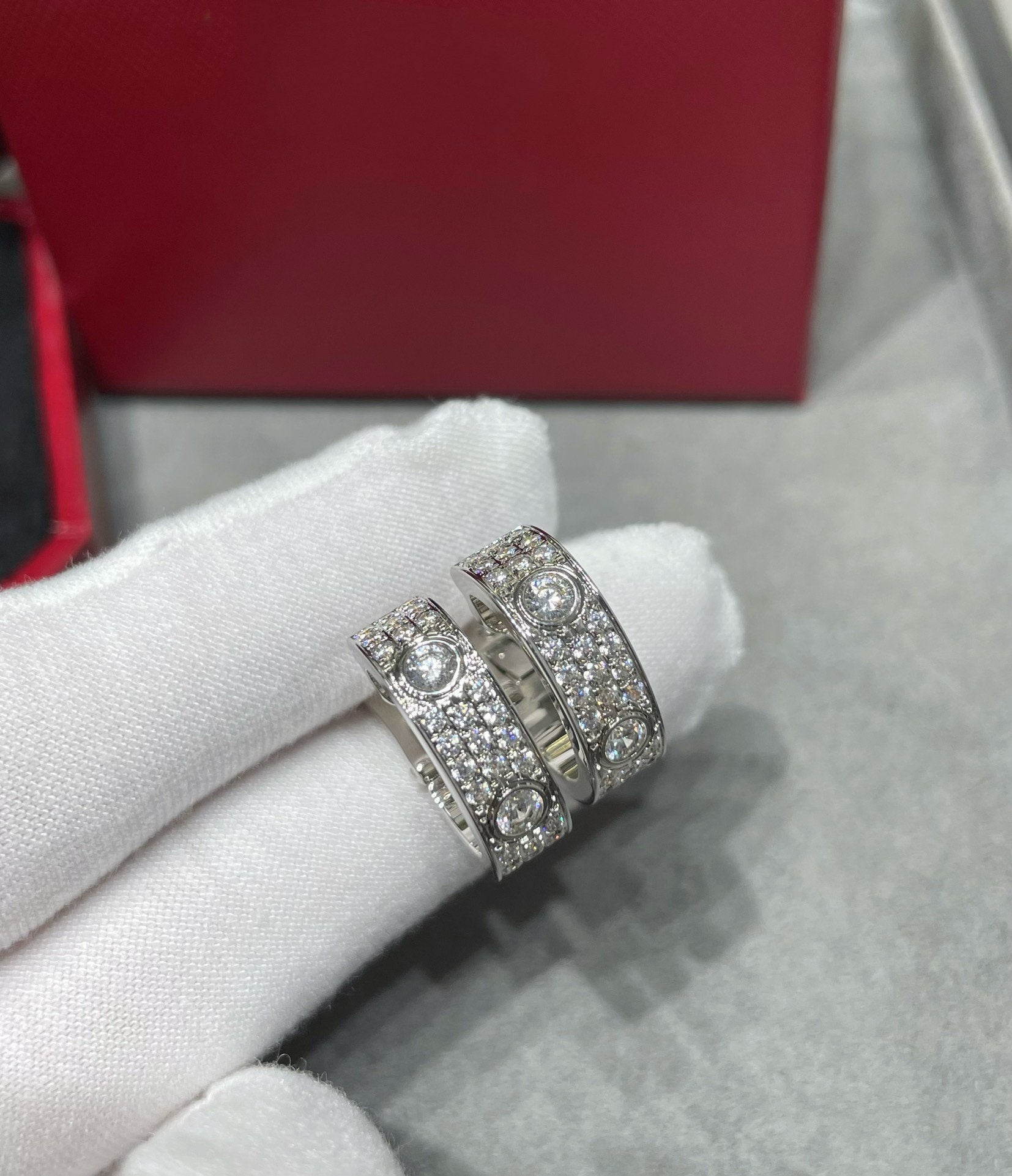 [CLOVER JEWELRY]LOVE 5.5MM DIAMOND PAVED EARRINGS