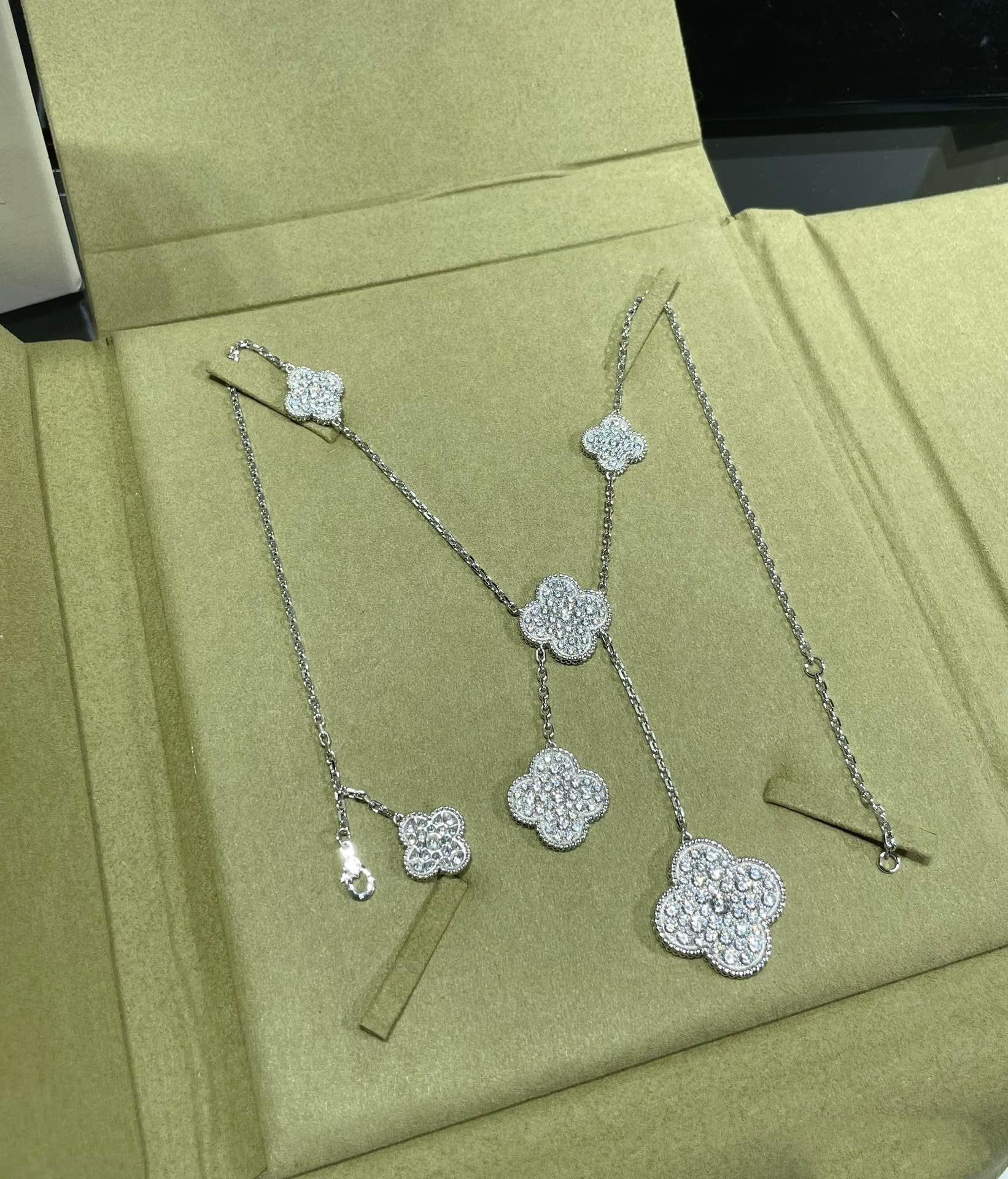 [Camiery]CLOVER 6 MOTIF DIAMOND PAVED NECKLACE