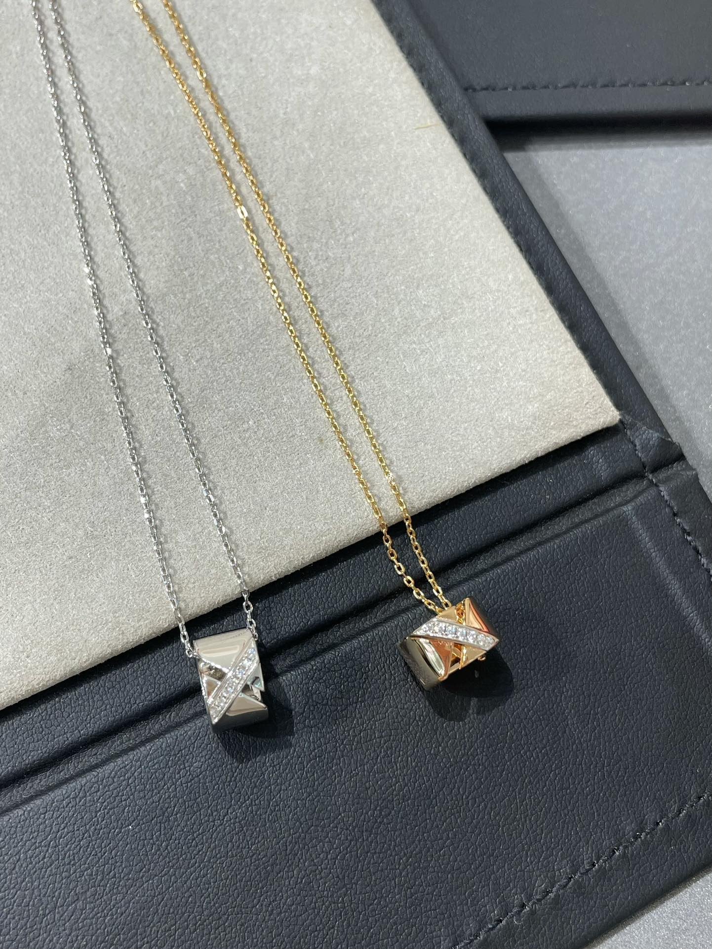 [CLOVER JEWELRY]LIENS EVIDENCE DIAMOND NECKLACE