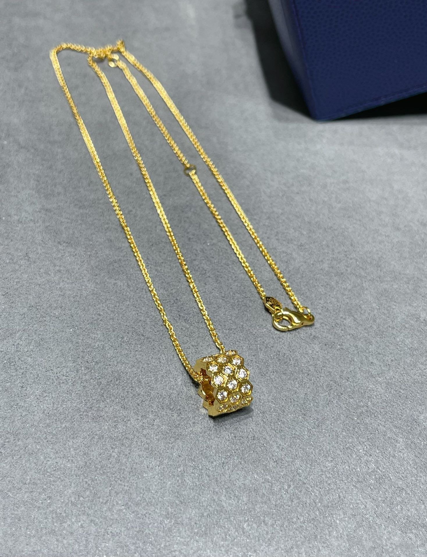[CLOVER JEWELRY]BEE LOVE DIAMOND PAVED 3 ROW NECKLACE