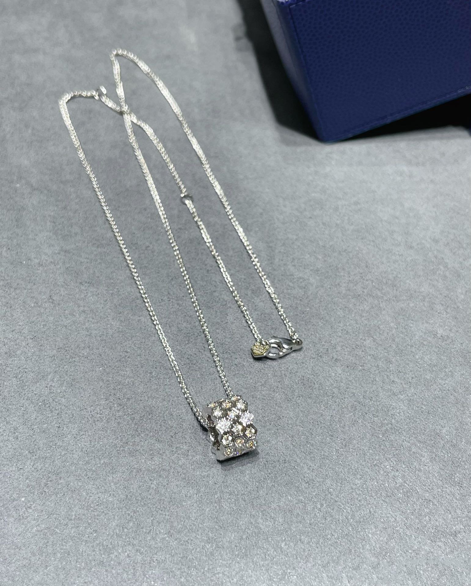 [CLOVER JEWELRY]BEE LOVE DIAMOND PAVED 3 ROW NECKLACE