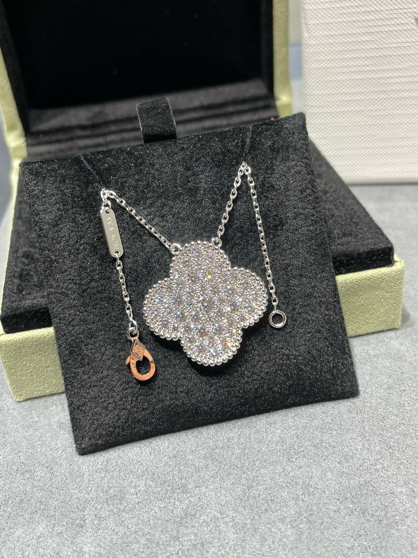 [Camiery]CLOVER 25MM LARGE PENDANT DIAMOND PAVED SILVER NECKLACE