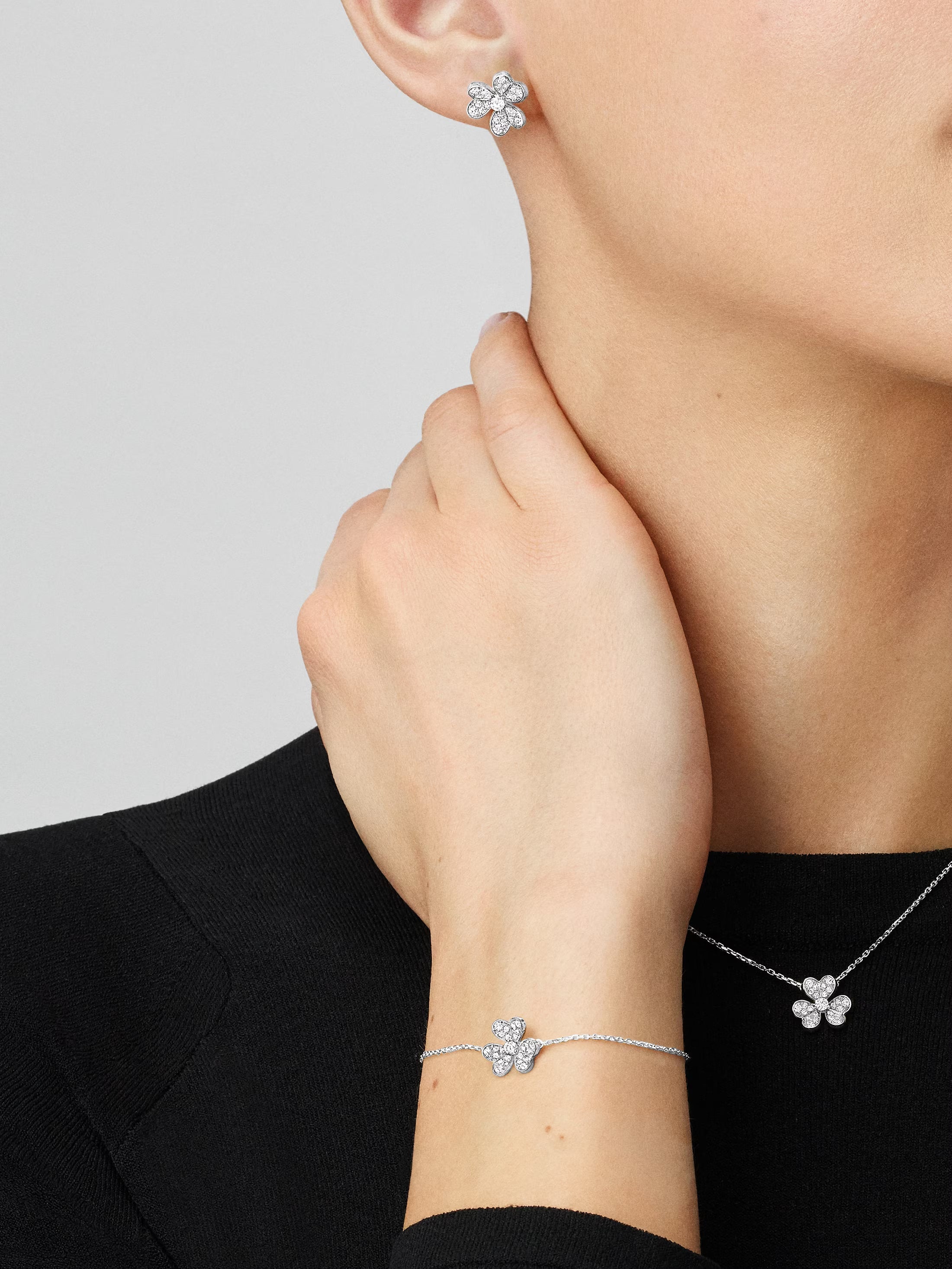 [Camiery] VA CLOVER DIAMOND WHITE GOLD NECKLACE