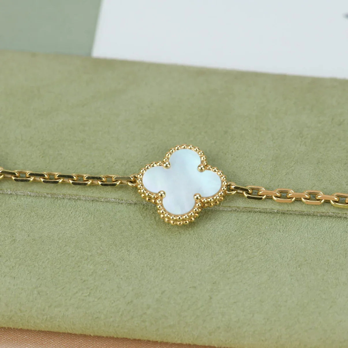 [CLOVER JEWELRY]CLOVER WHITE PEARL MOP 5 MOTIF BRACELET COLLECTION