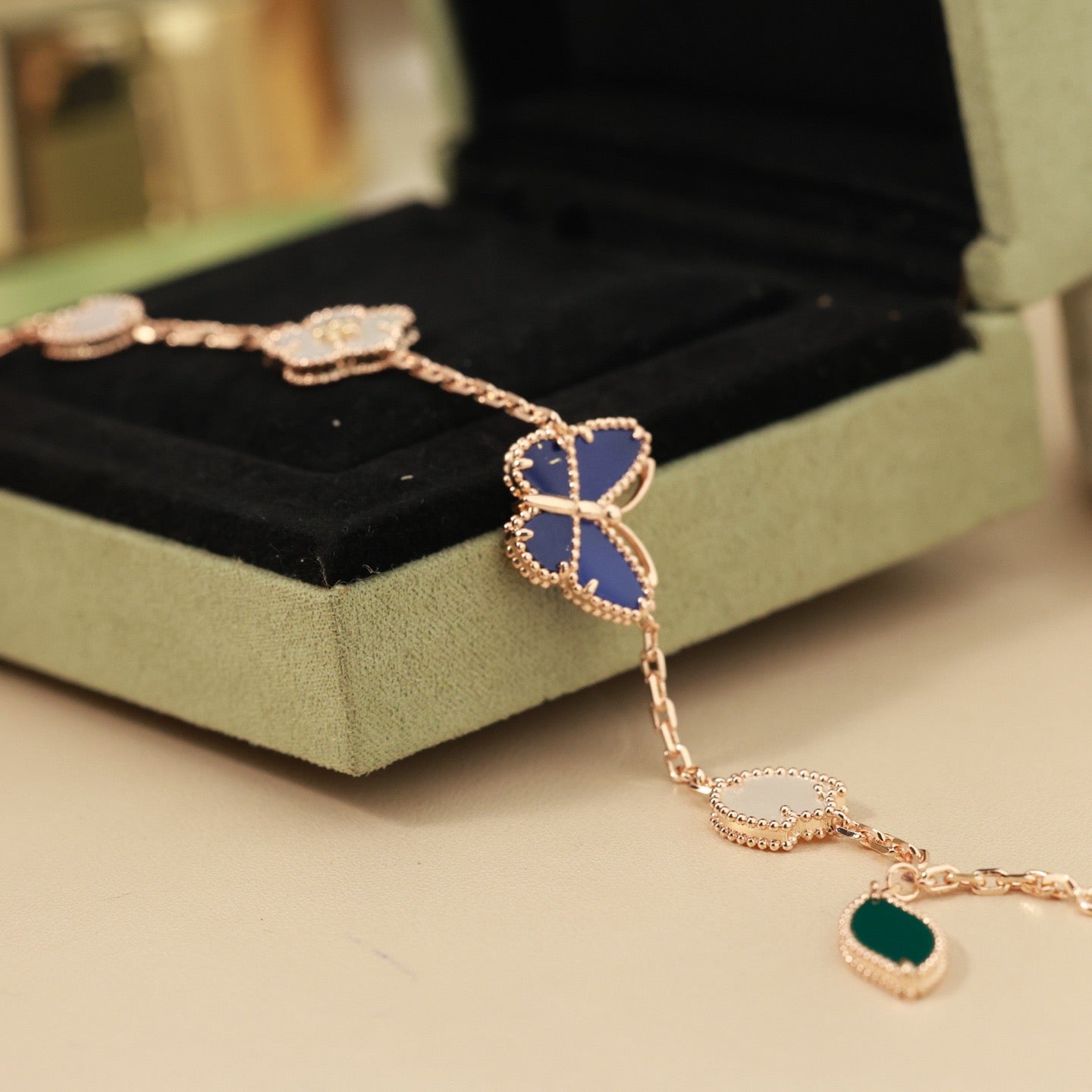 [Camiery] LUCKY SPRING BUTTERFLY 5 MOTIF BRACELET
