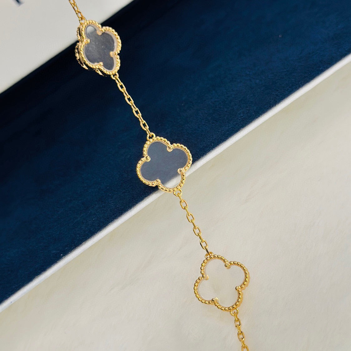[Camiery]CLOVER 5 MOTIF ROCK CRYSTAL BRACELET