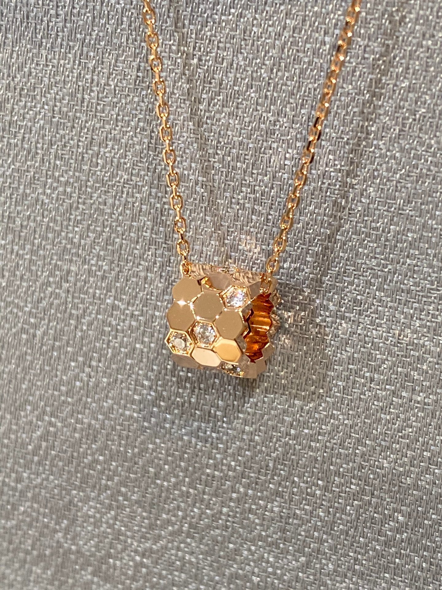 [CLOVER JEWELRY]BEE LOVE DIAMOND NECKLACE