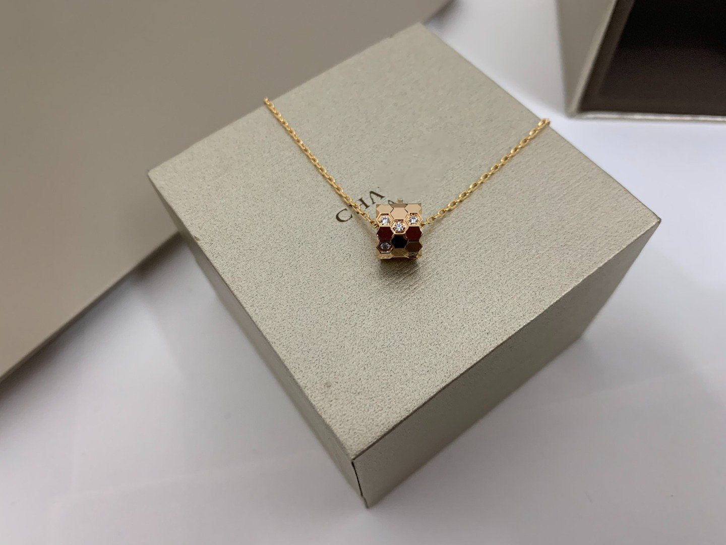 [CLOVER JEWELRY]BEE LOVE DIAMOND NECKLACE
