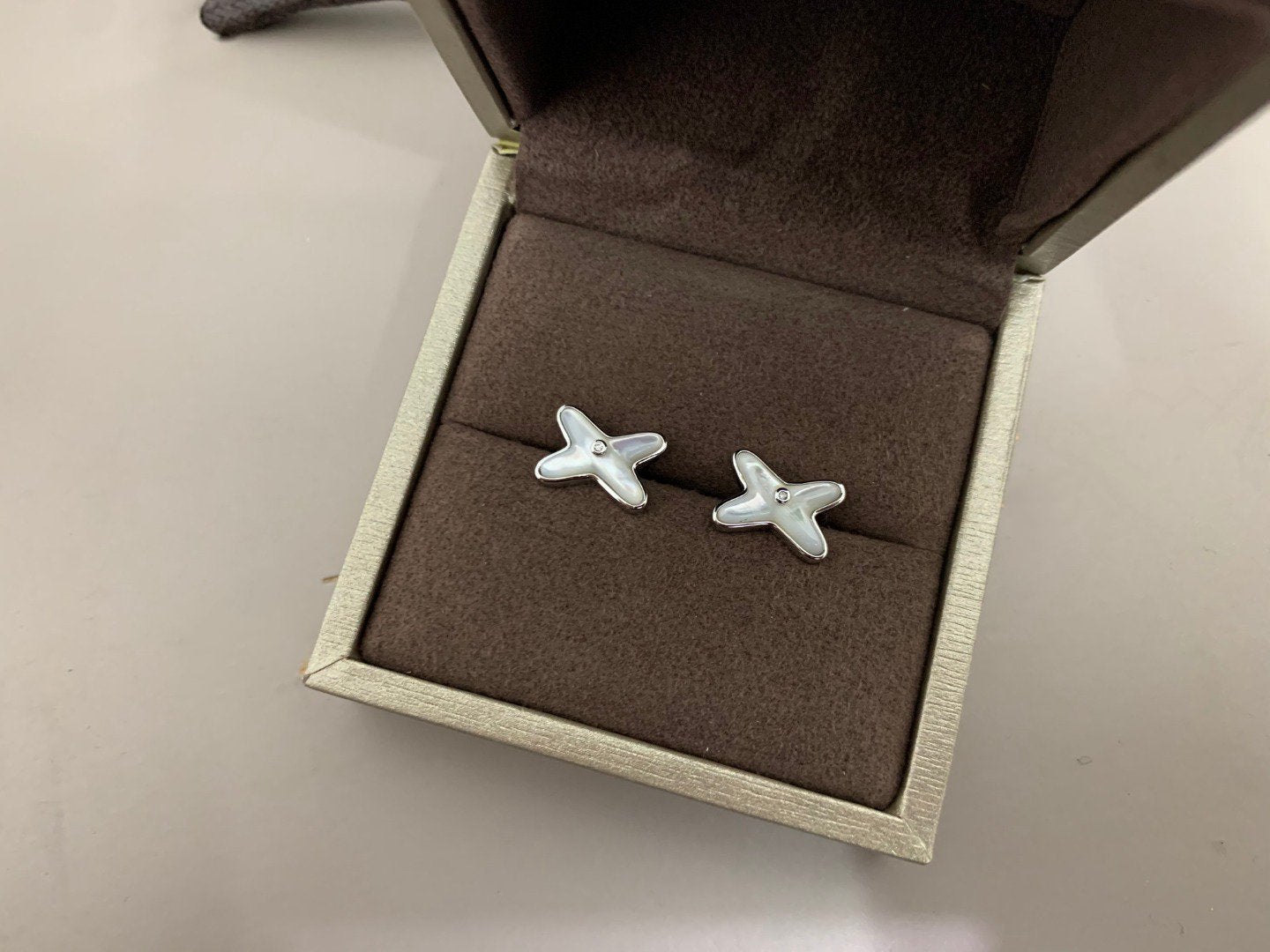 [CLOVER JEWELRY]JEUX DE WHITE MOP SILVER DIAMOND EARRINGS