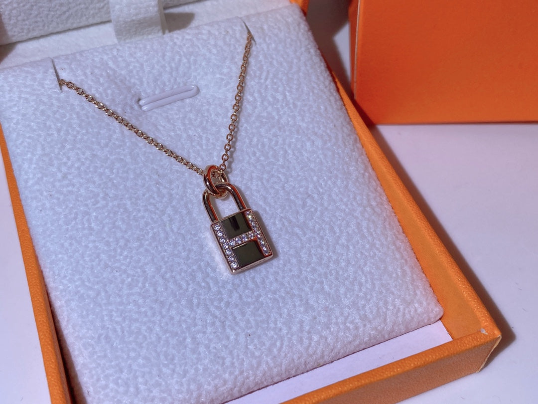 [CLOVER JEWELRY]HM ADVANCED NICHE LOCK HEAD NECKLACE DIAMONDS