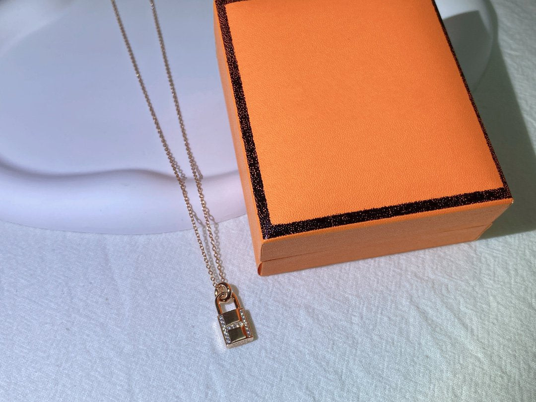 [CLOVER JEWELRY]HM ADVANCED NICHE LOCK HEAD NECKLACE DIAMONDS