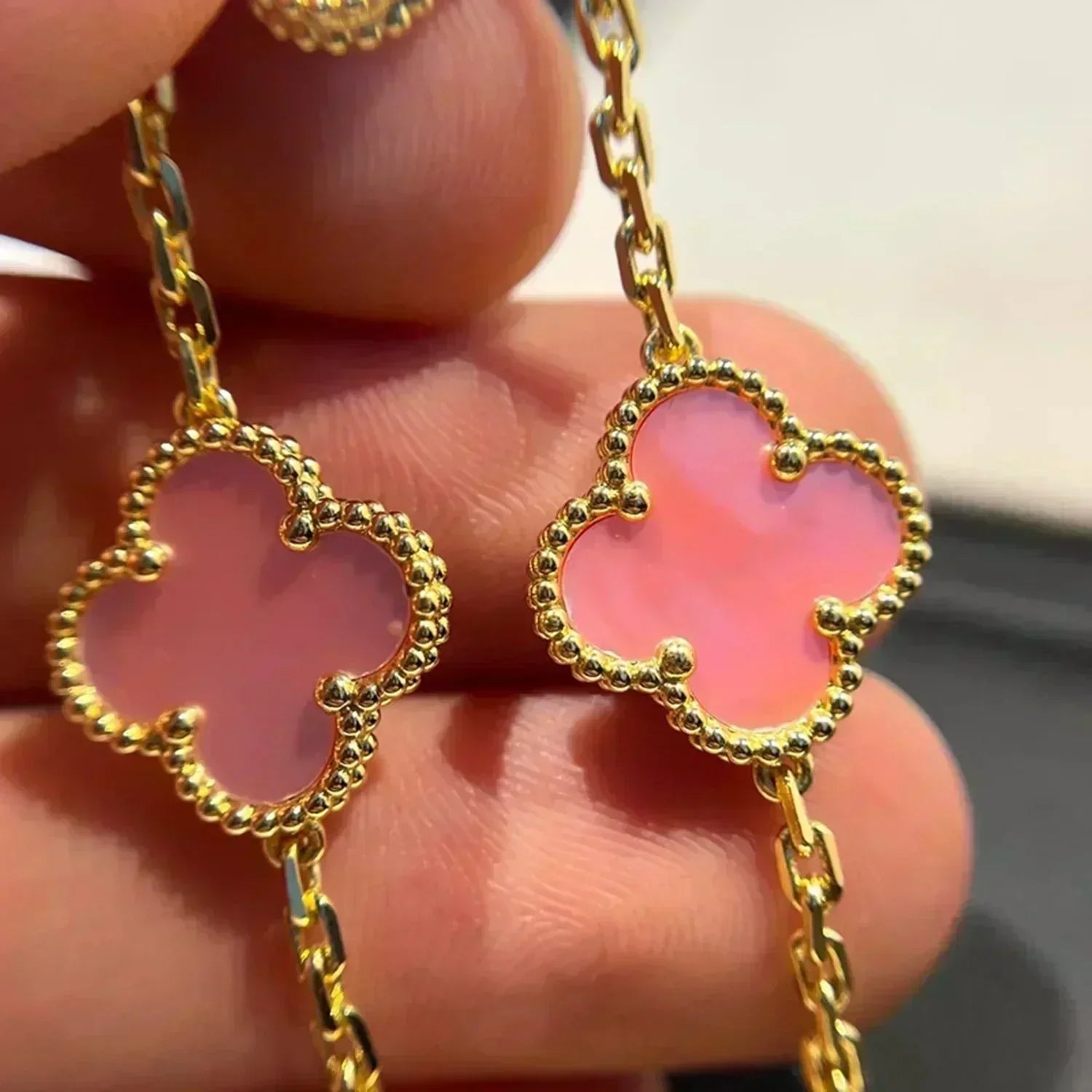 [Camiery] CLOVER 5 MOTIFS  PINK MOP BRACELET COLLECTION