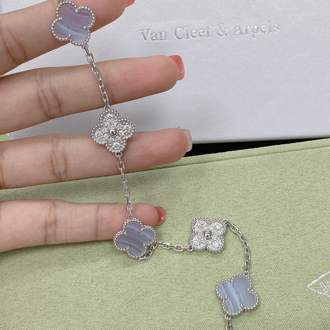[Camiery] CLOVER 5 MOTIF PURPLE CHALCEDONY BRACELET COLLECTION