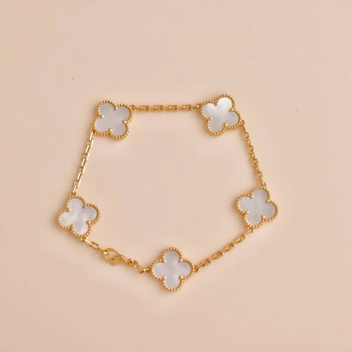 [CLOVER JEWELRY]CLOVER WHITE PEARL MOP 5 MOTIF BRACELET COLLECTION